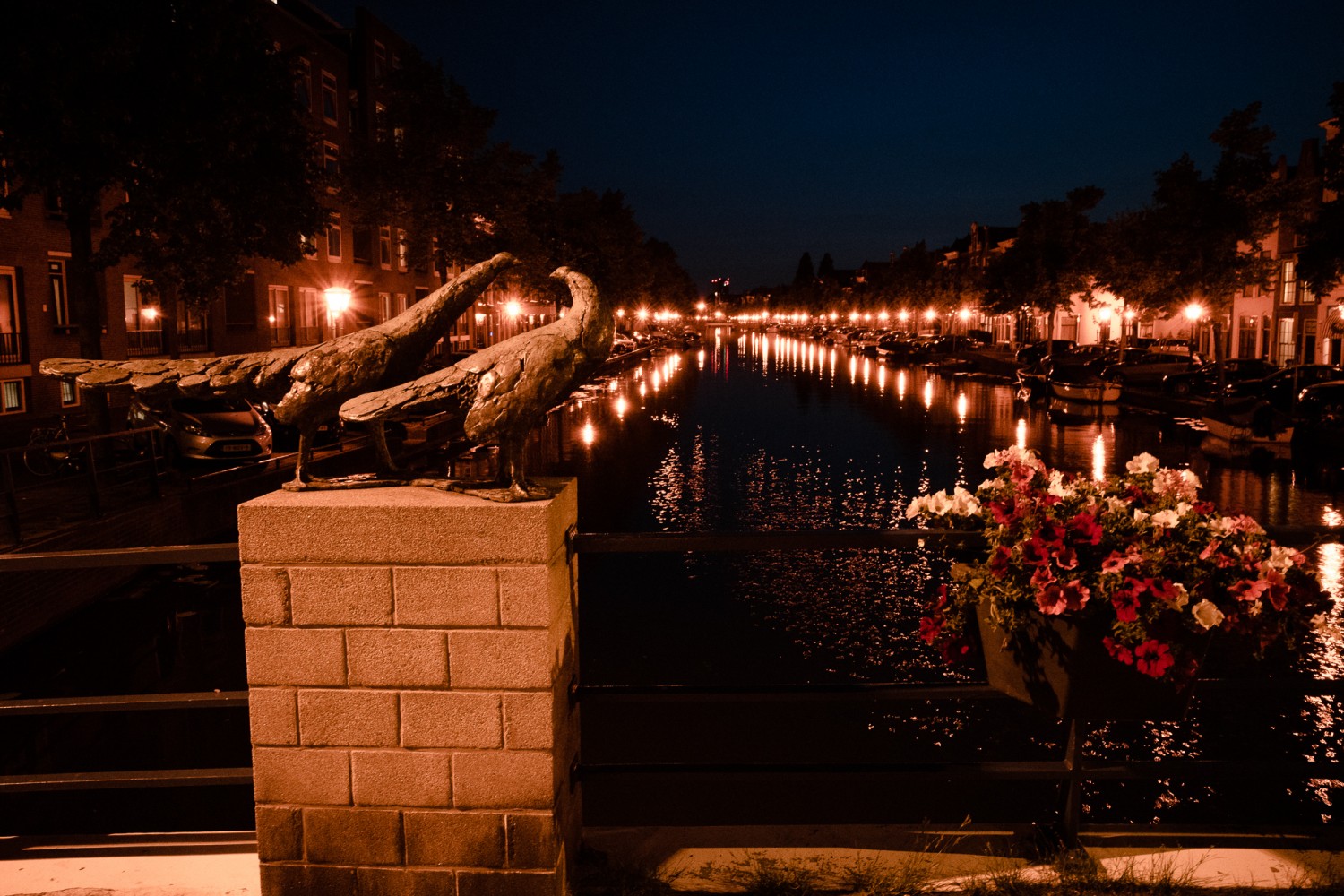 Leiden - Chris A James