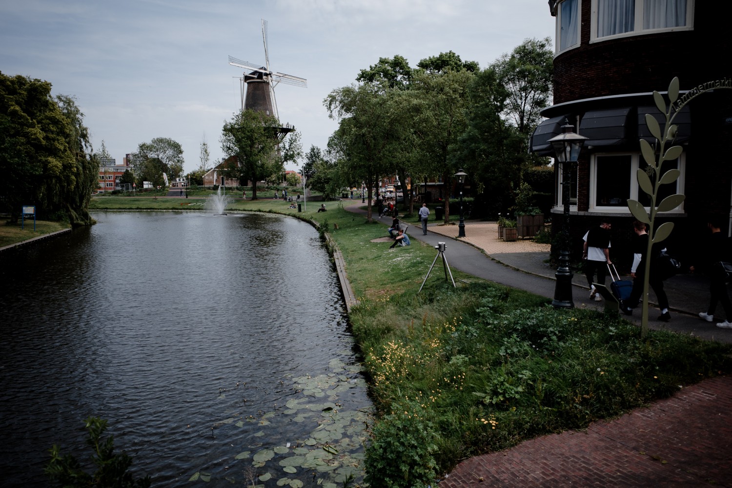 Leiden - Chris A James