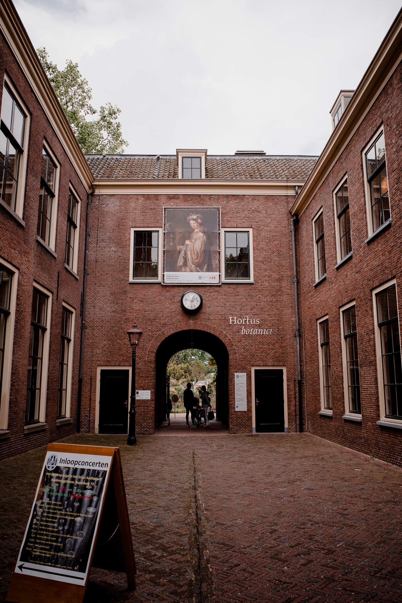 Leiden - Chris A James