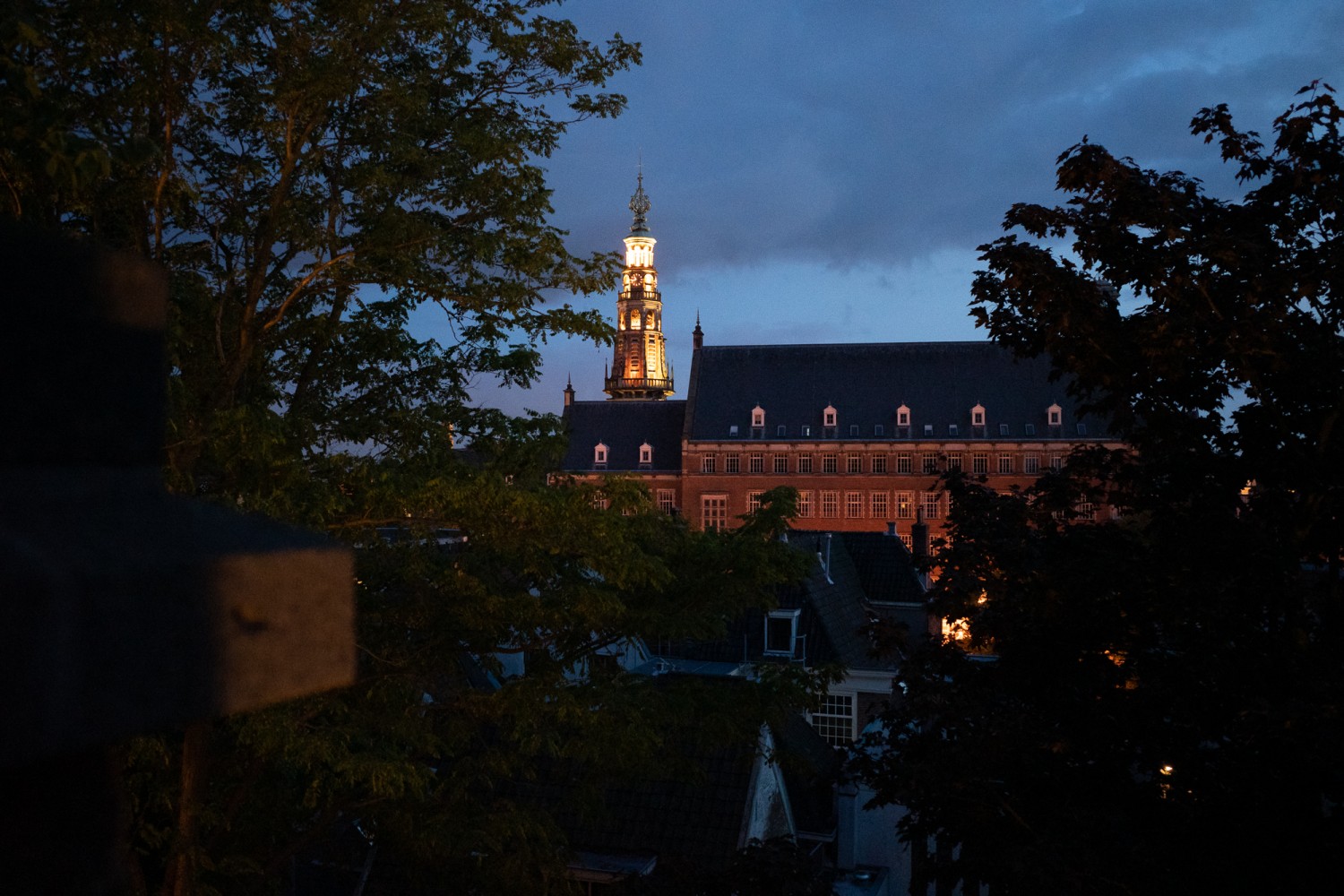 Leiden - Chris A James