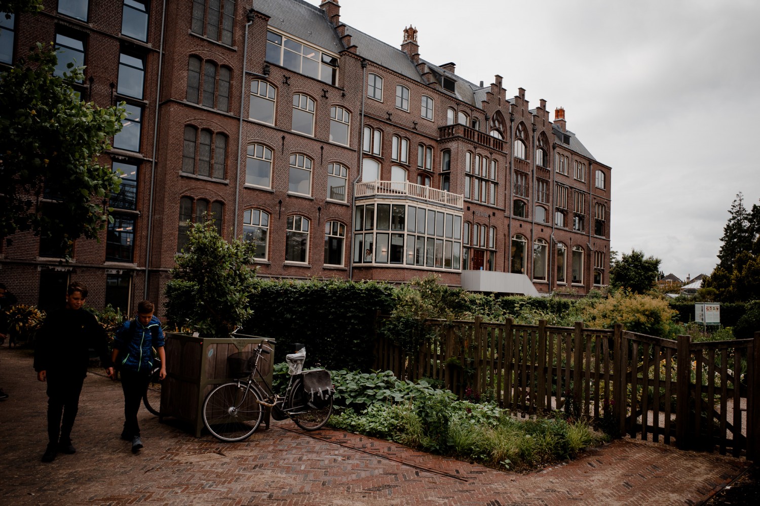 Leiden - Chris A James