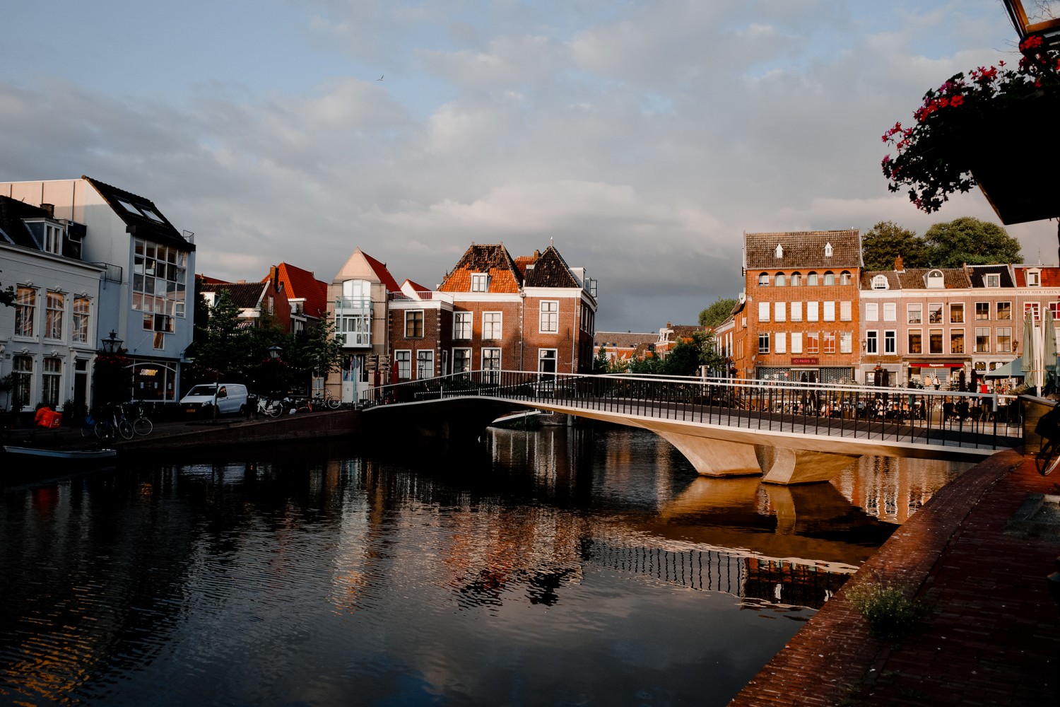 Leiden - Chris A James