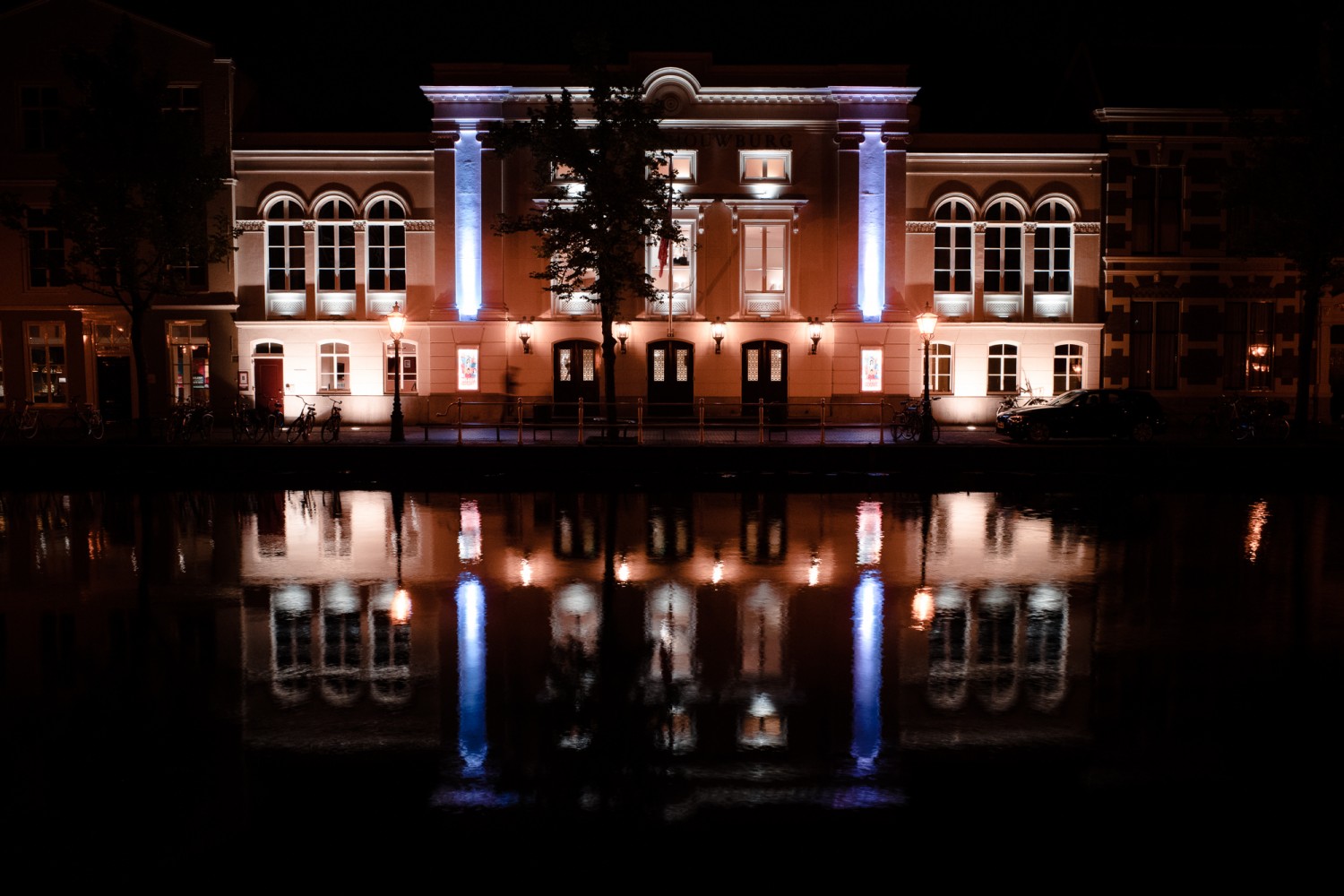 Leiden - Chris A James