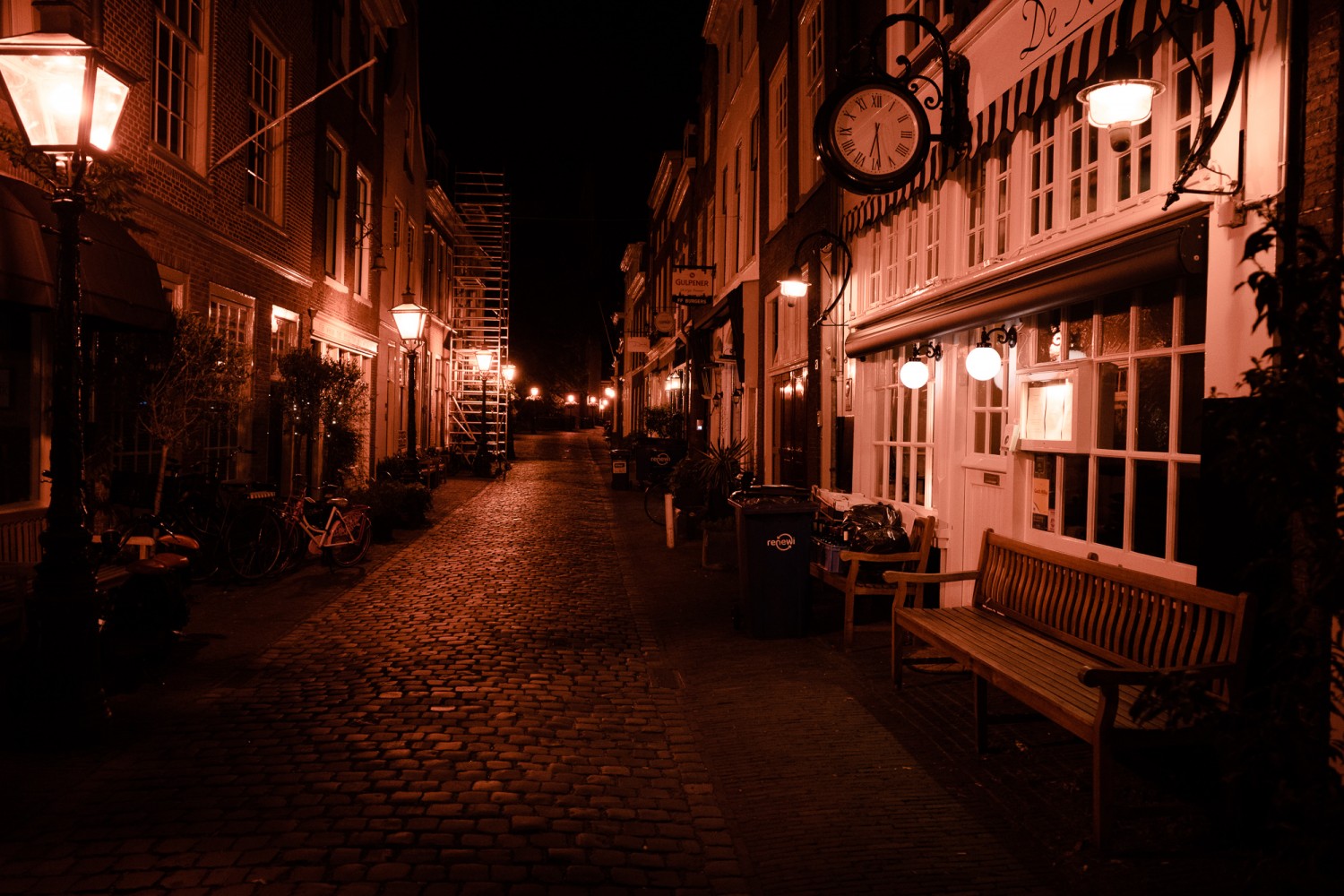 Leiden - Chris A James