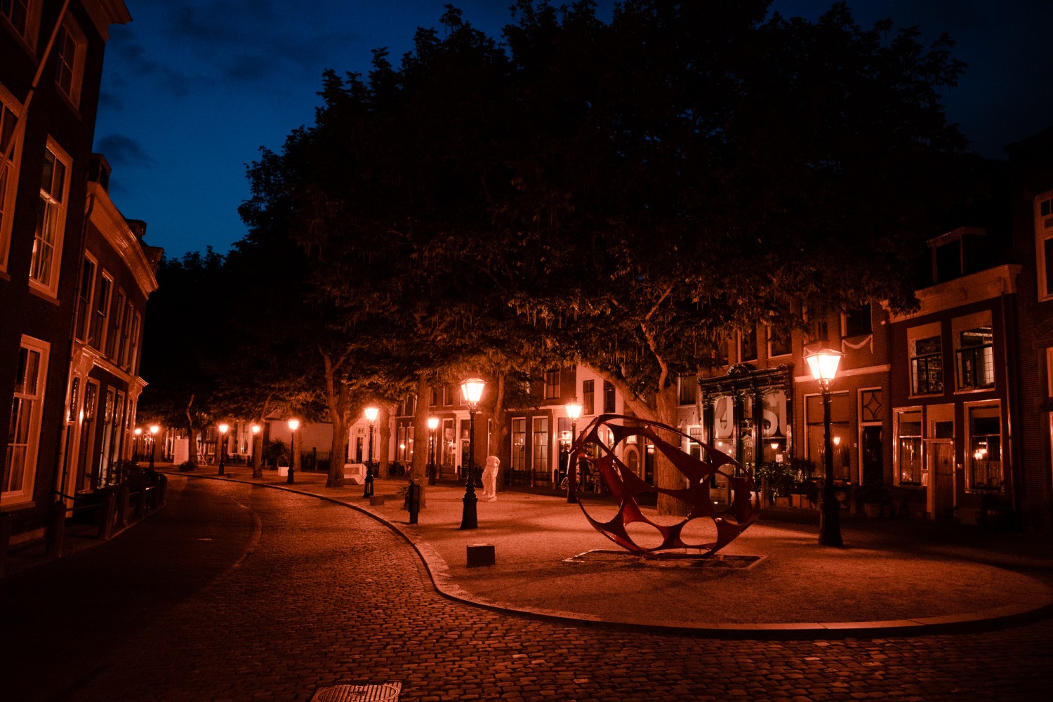 Leiden - Chris A James