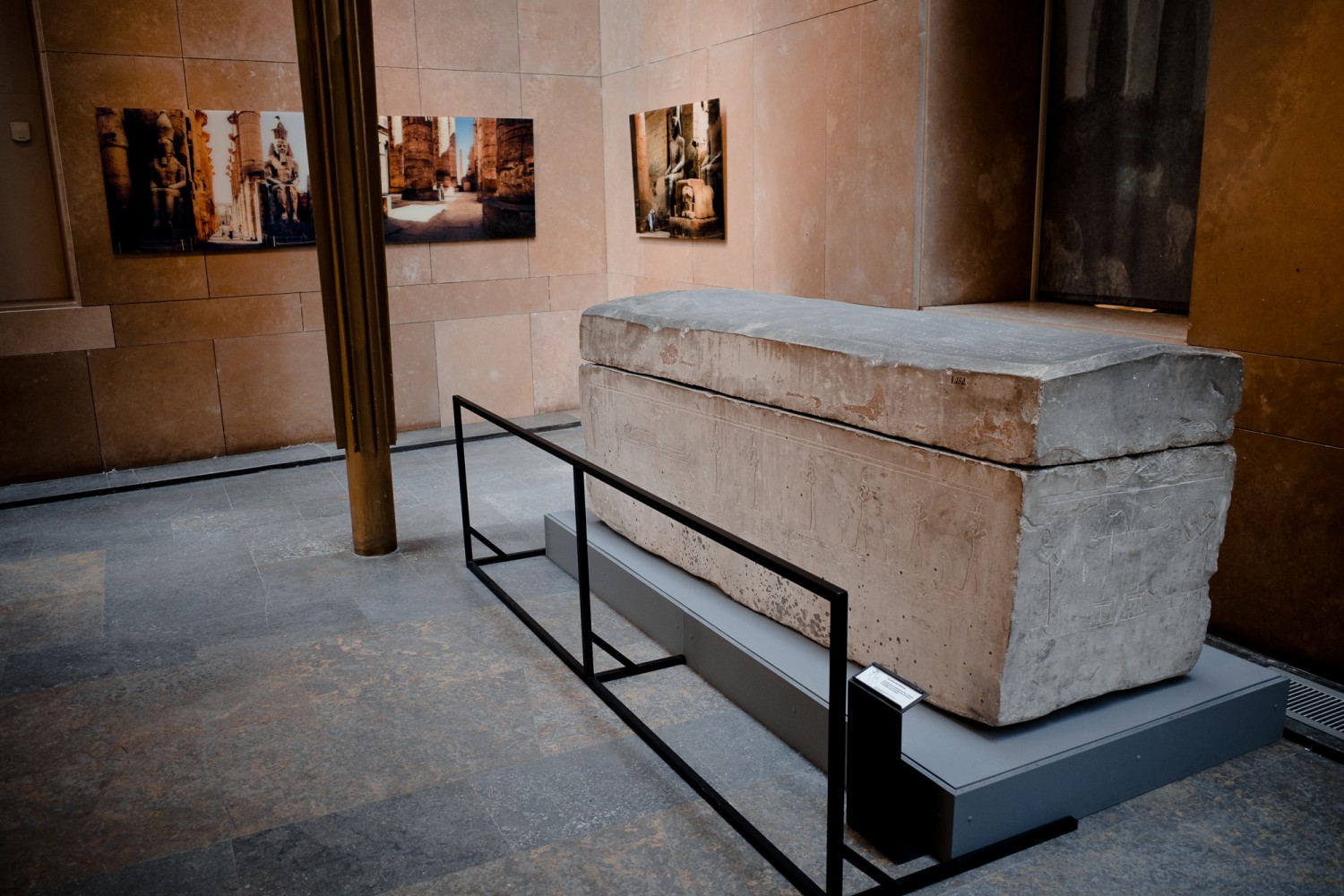 Leiden - Chris A James