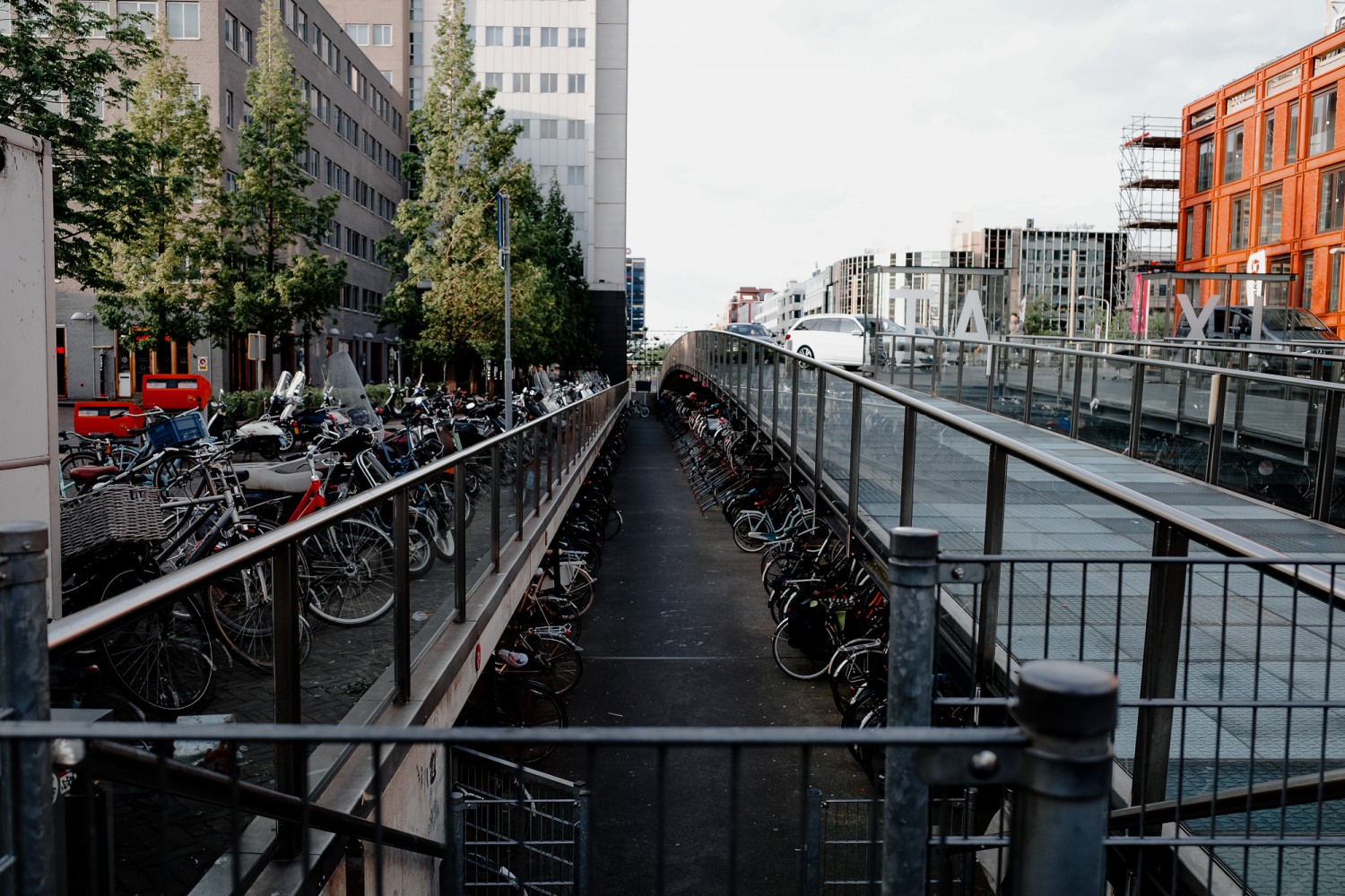 Leiden - Chris A James