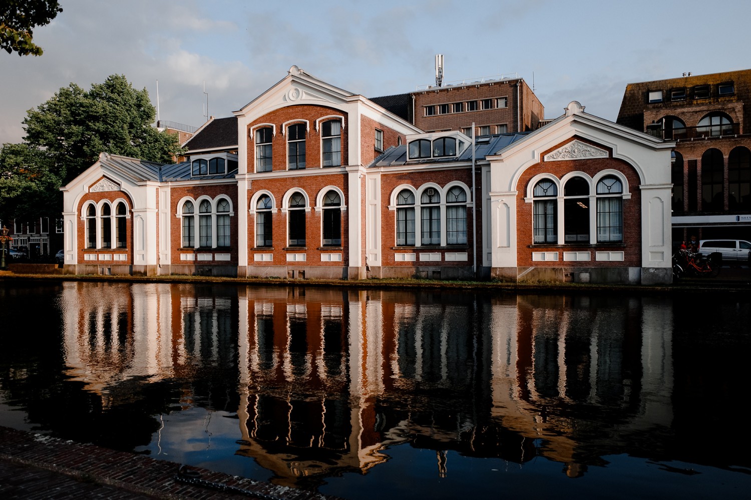 Leiden - Chris A James