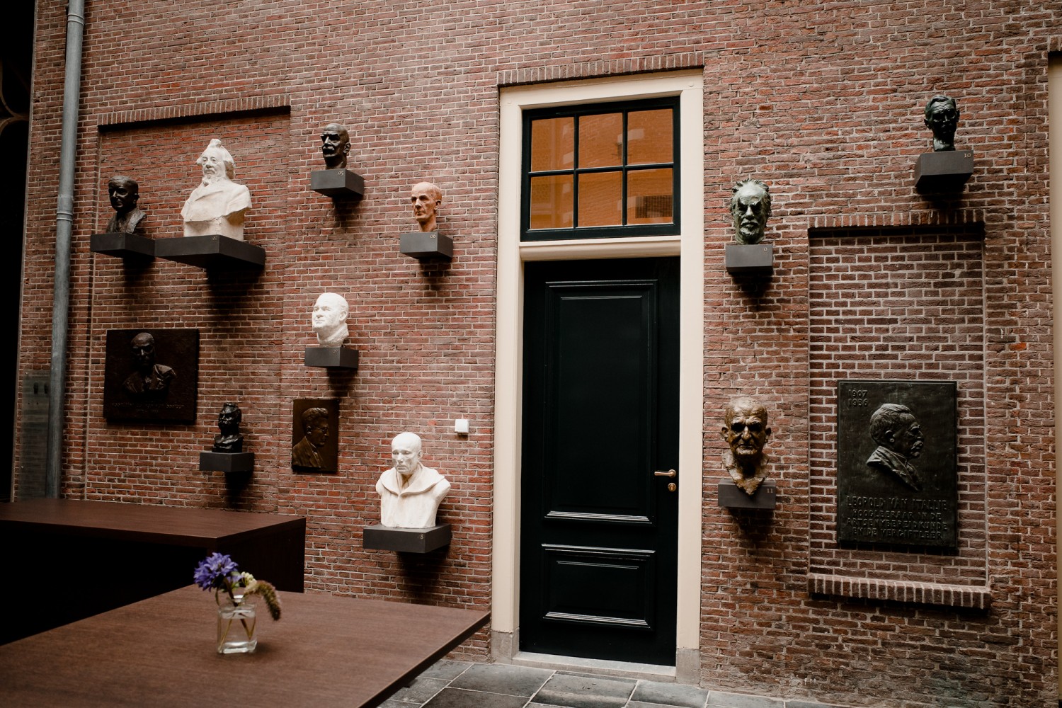 Leiden - Chris A James