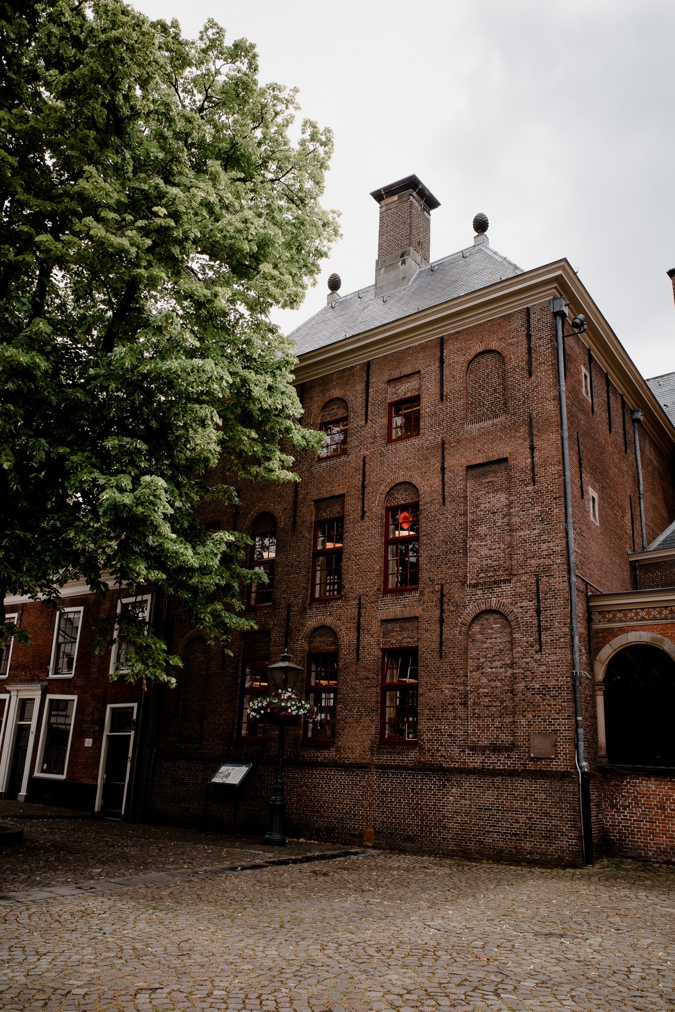 Leiden - Chris A James