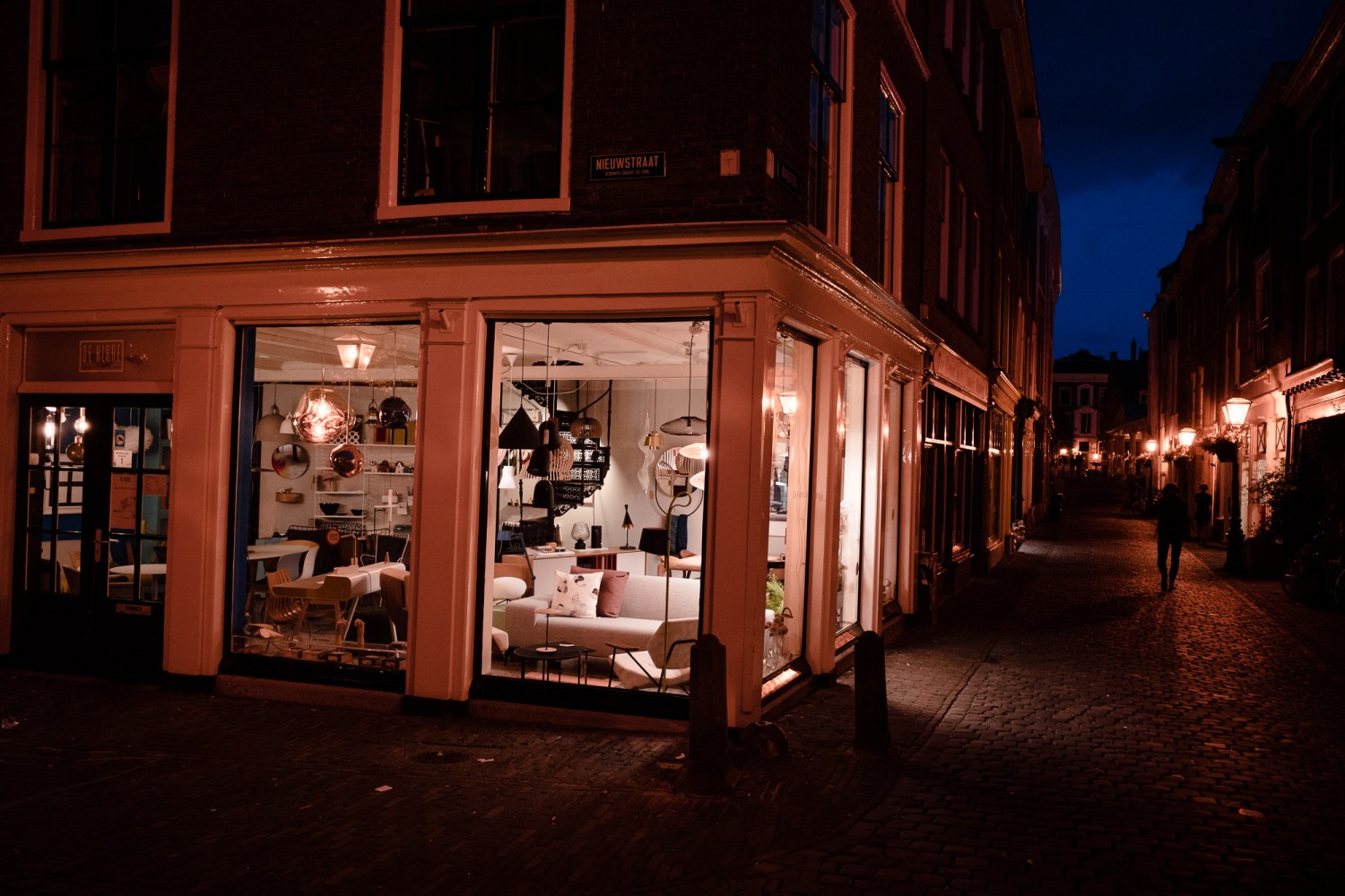 Leiden - Chris A James