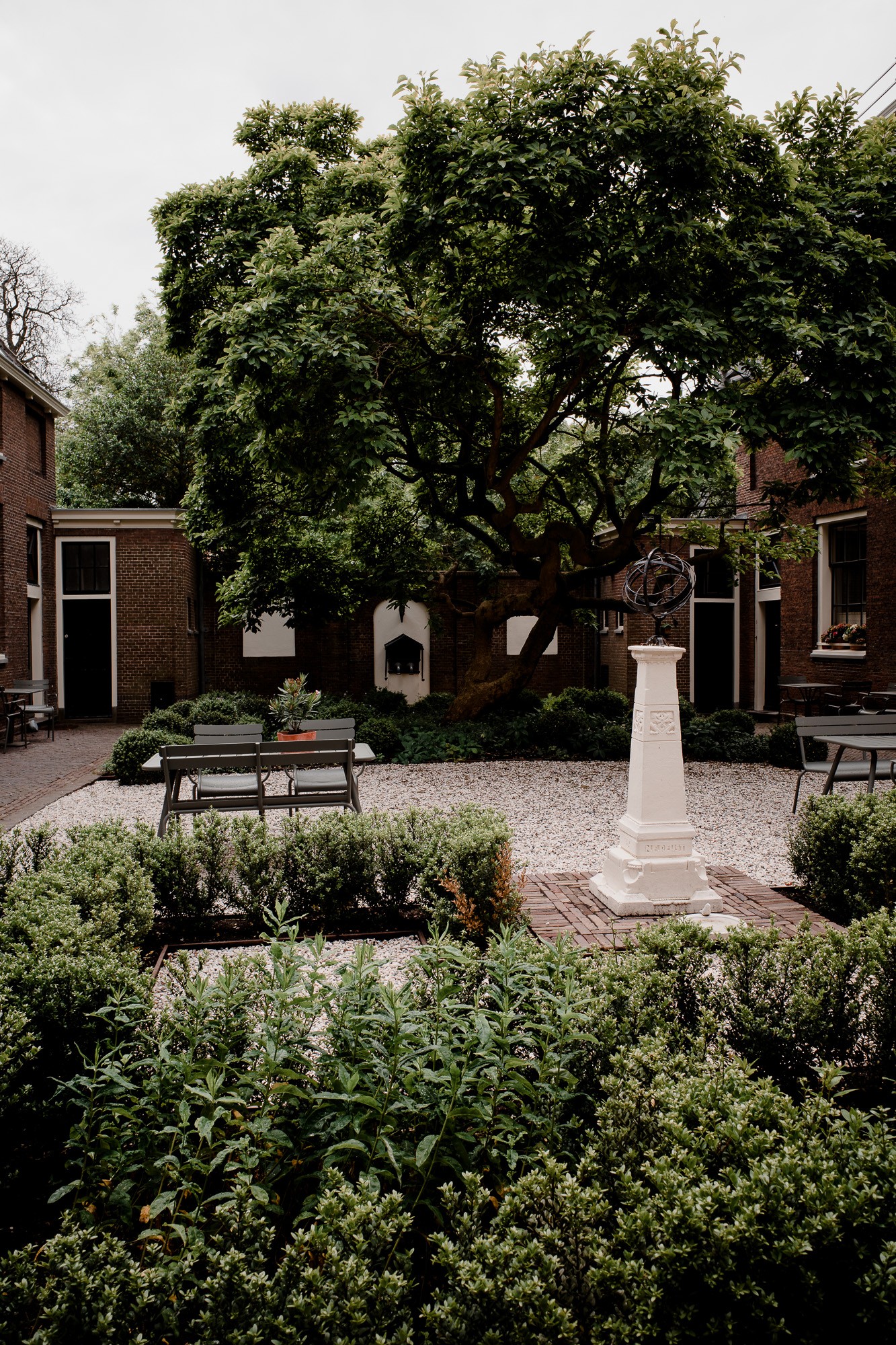 Leiden - Chris A James