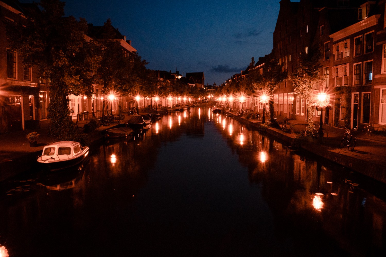 Leiden - Chris A James