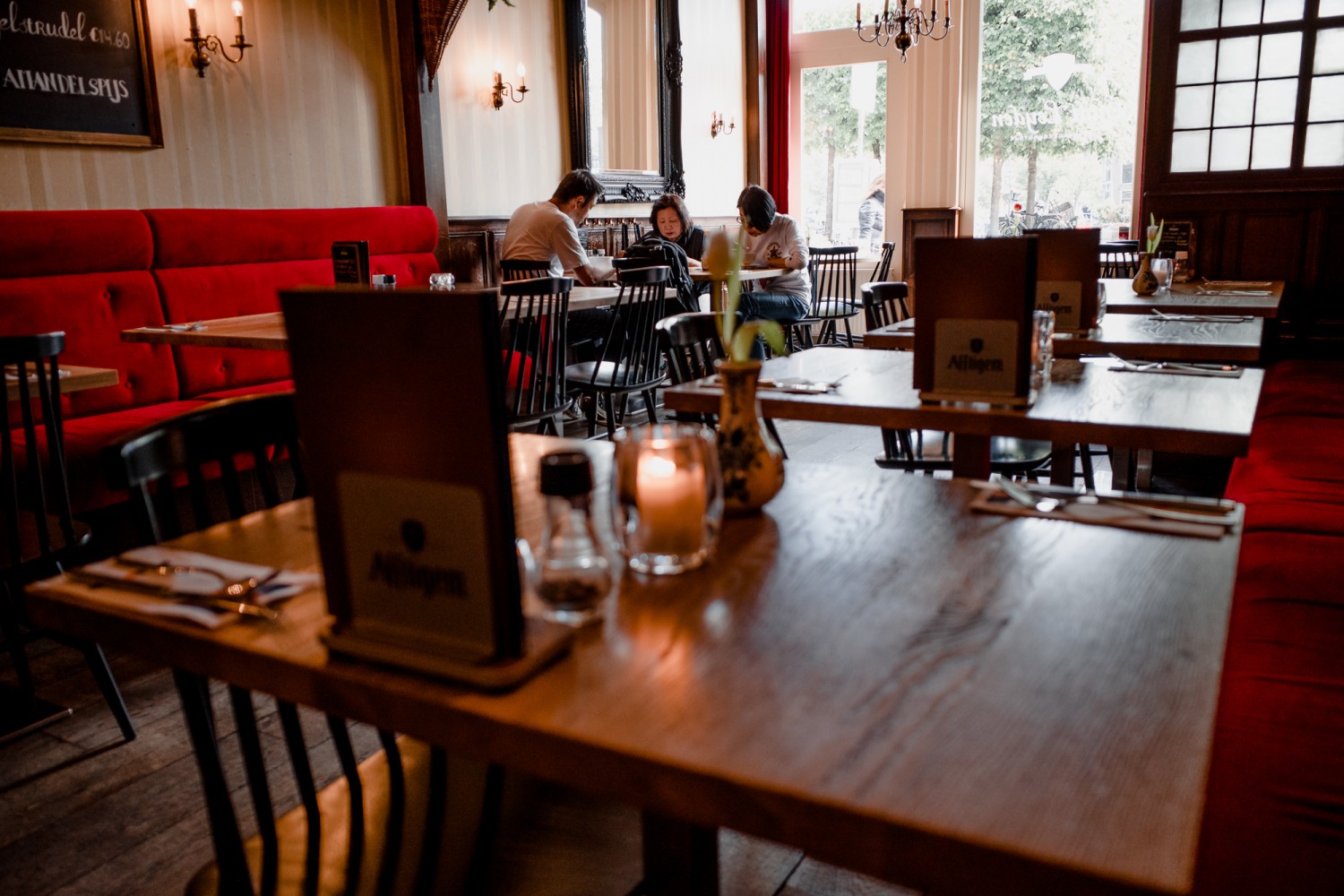 Leiden - Chris A James