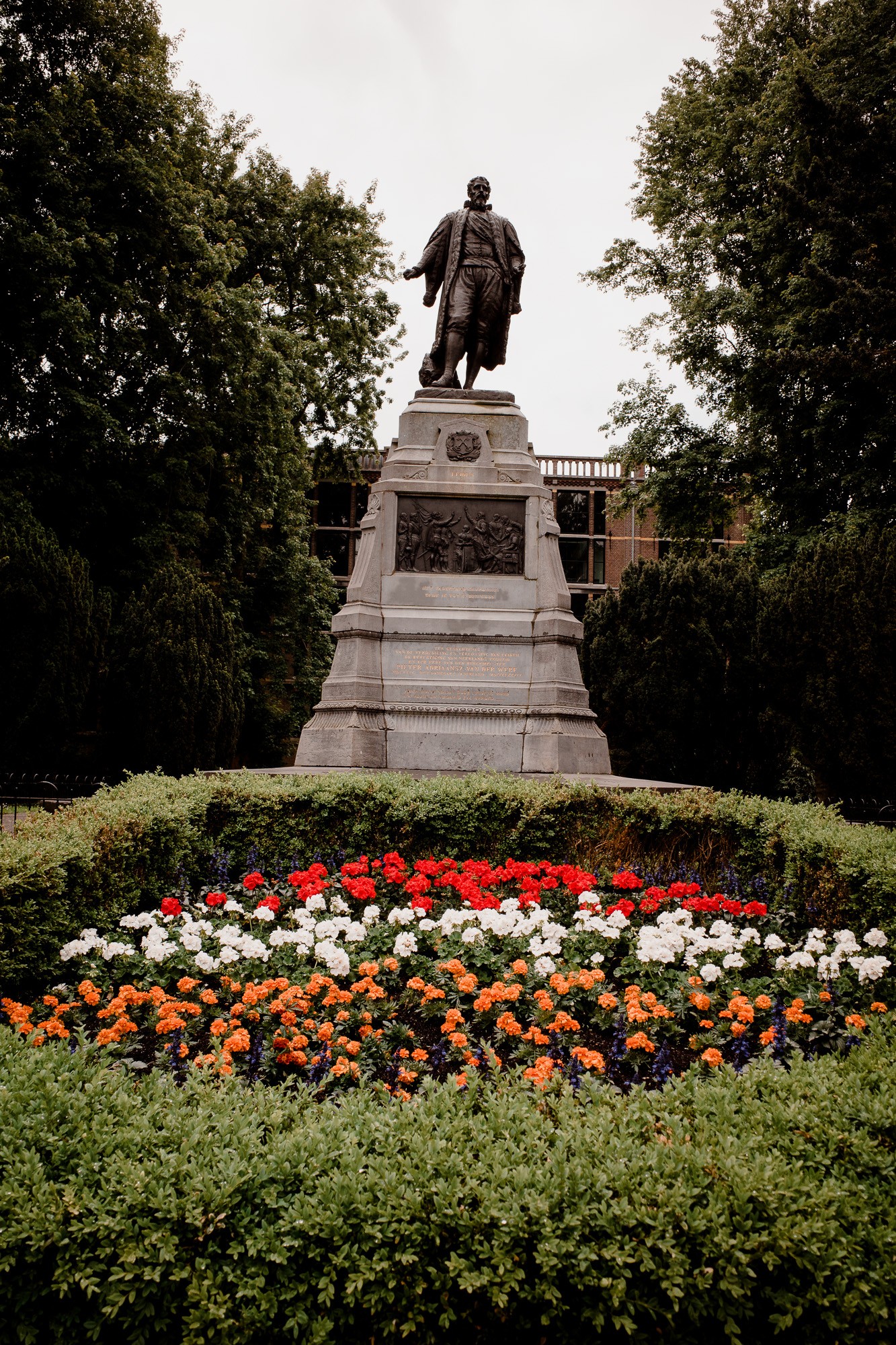 Leiden - Chris A James