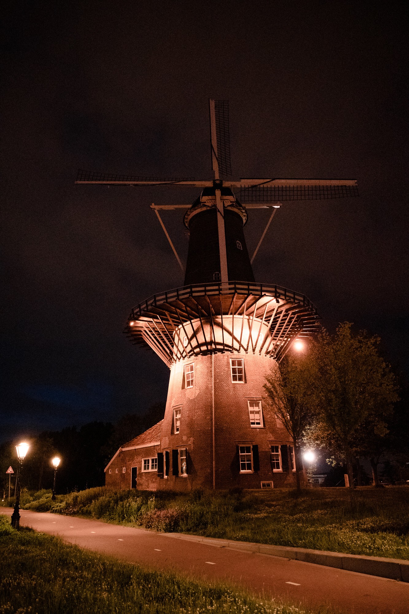 Leiden - Chris A James
