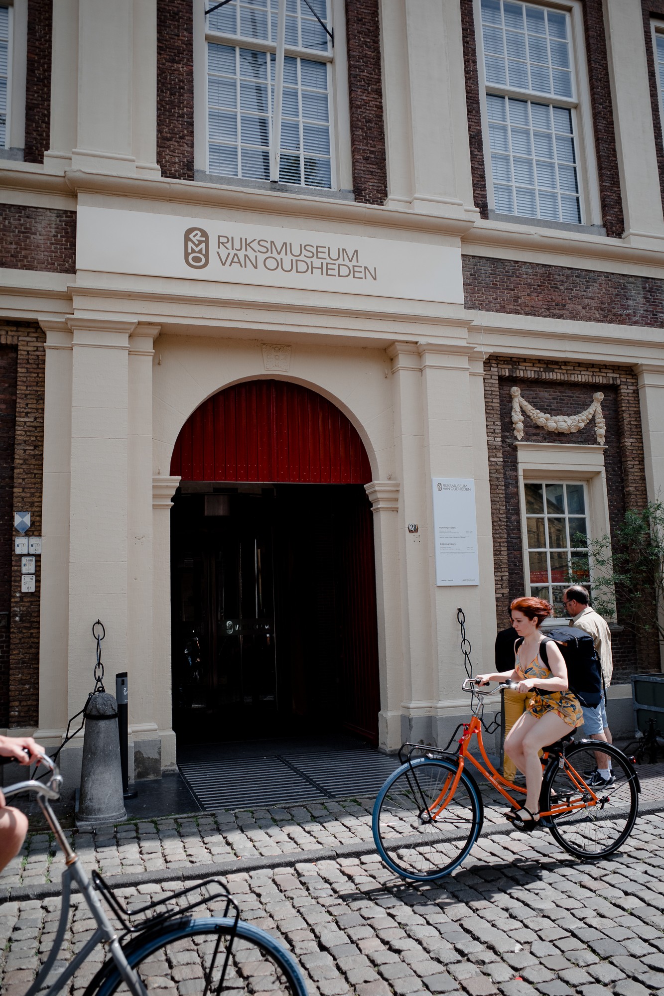 Leiden - Chris A James